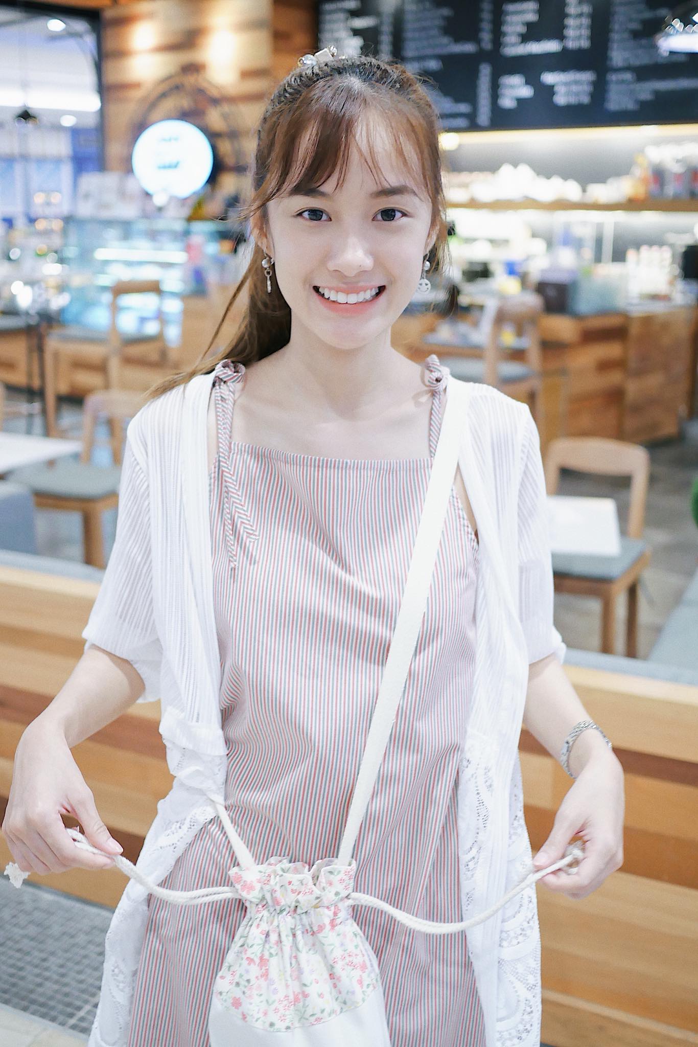 เปิดวาร์ปสาวสวย เก๋ไก๋ สไลเดอร์ 4